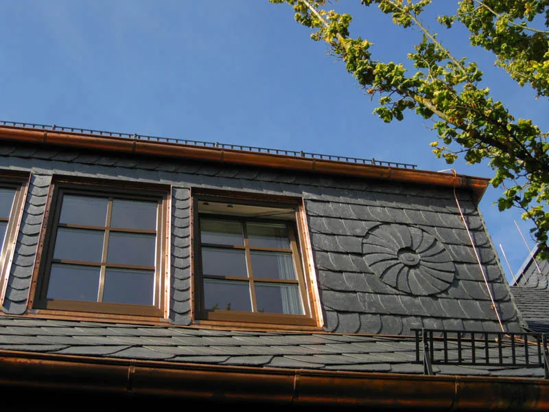 Schieferfassade an der Gaube